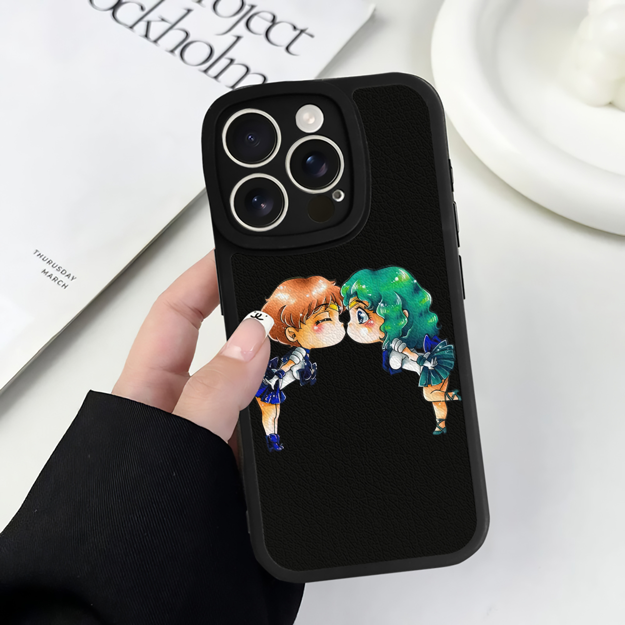 （画像用） 美少女戦士セーラームーン 天王はるか Sailor Moon Tenoh Haruka 【iPhone 16シリーズ対応】シリコンスマホケース（レザー調） 材質：シリコン